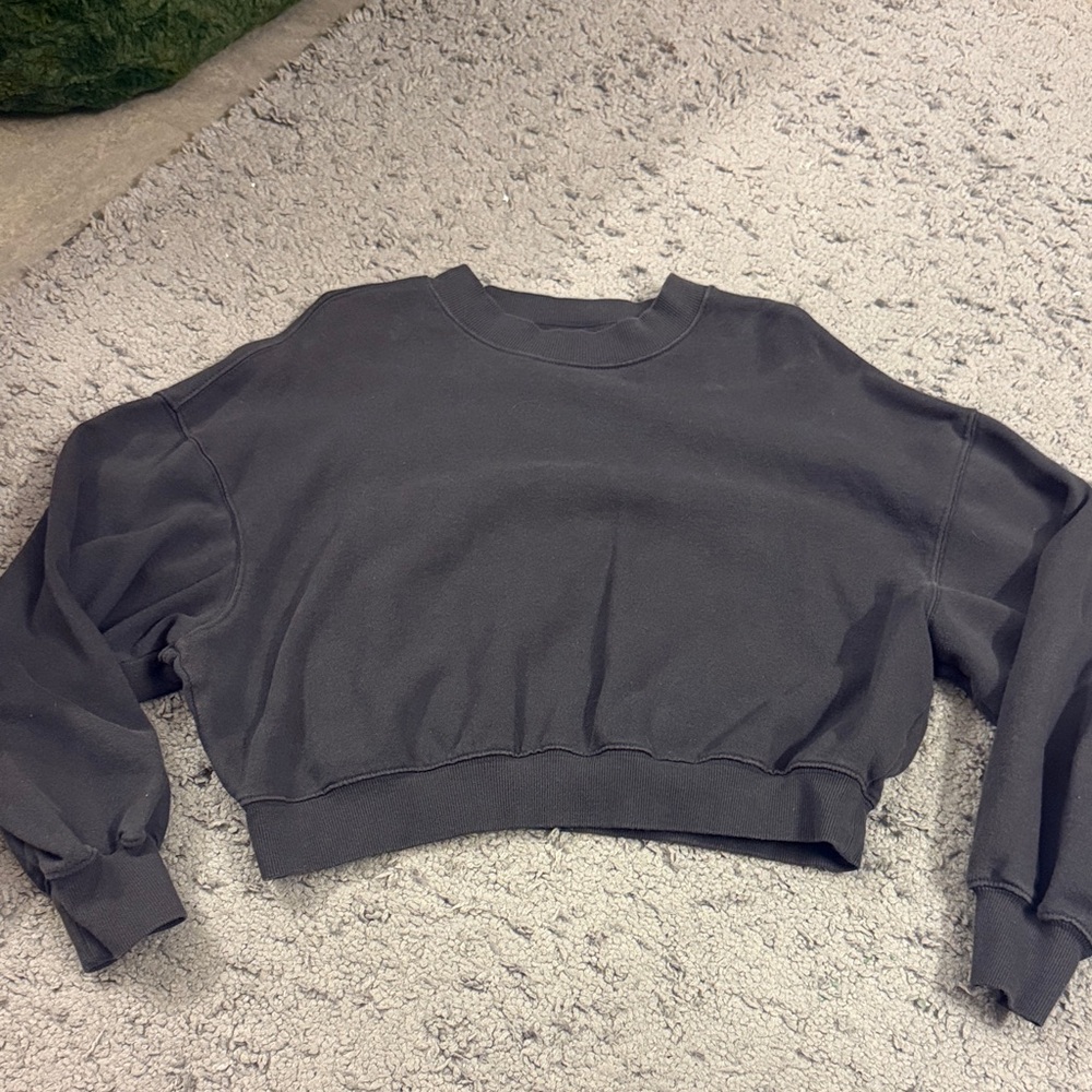 Old Navy Charcoal Cropped Top